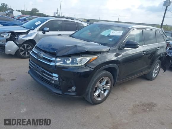 ✅ 2018 Toyota Highlander Limited Platinum • VIN: 5TDYZRFH6JS262176 • Lot: 43474380. Wystawiony na IAAI z przebiegiem 128 620 mil. Bezpłatny archiwum sprzedaży aukcyjnych z USA i szczegółowy raport historii pojazdu na DreamBid. Zdjęcie 17.