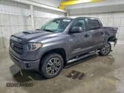 ✅ 2018 Toyota Tundra SR5 • VIN: 5TFDW5F14JX712792 • Лот: 94377135. Опубликован ранее на Copart с пробегом 56 649 миль. Бесплатный доступ к архиву аукционных продаж из США и подробный отчёт об истории автомобиля на DreamBid. Изображение 1.