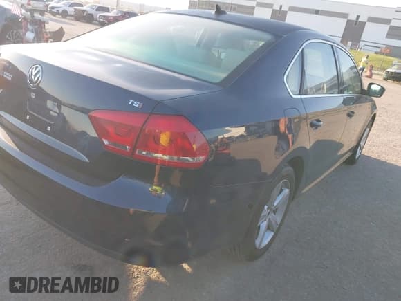 ✅ 2015 Volkswagen Passat S • VIN: 1VWAS7A37FC098089 • Lot: 43340327. Listed on IAAI with 146,107 mi. Free auction sales archive from the USA and detailed vehicle history report at DreamBid. Image 4.