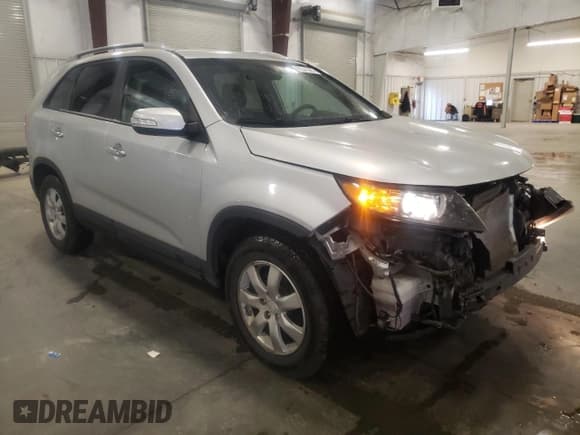 ✅ 2011 Kia Sorento LX • VIN: 5XYKTCA11BG069771 • Лот: 90347085. Опубликован ранее на Copart с пробегом 143 778 миль. Бесплатный доступ к архиву аукционных продаж из США и подробный отчёт об истории автомобиля на DreamBid. Изображение 4.