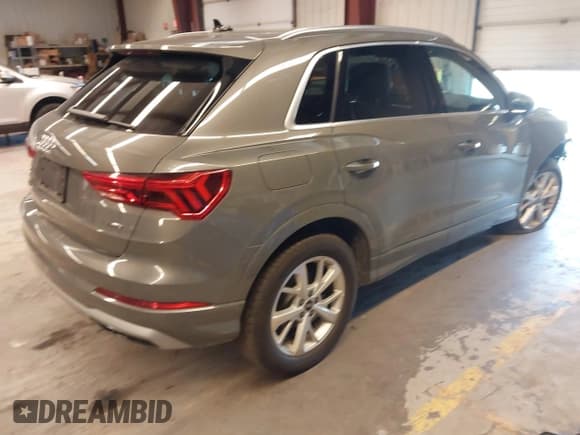✅ 2024 Audi Q3 Premium • VIN: WA1AUCF31R1086691 • Lot: 42789631. Wystawiony na IAAI z przebiegiem 34 620 mil. Bezpłatny archiwum sprzedaży aukcyjnych z USA i szczegółowy raport historii pojazdu na DreamBid. Zdjęcie 4.