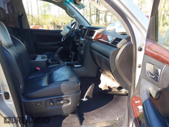 ✅ 2015 Lexus LX 570 • VIN: JTJHY7AX5F4168540 • Lot: 41578108. Listed on IAAI with 243,972 mi. Free auction sales archive from the USA and detailed vehicle history report at DreamBid. Image 5.