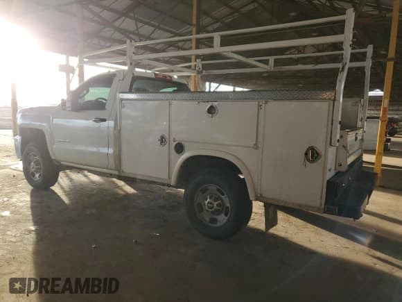 ✅ 2017 Chevrolet Silverado 2500HD Work Truck • VIN: 1GB0CUEG0HZ242349 • Лот: 43860625. Опубликован ранее на Copart с пробегом 238 945 миль. Бесплатный доступ к архиву аукционных продаж из США и подробный отчёт об истории автомобиля на DreamBid. Изображение 2.