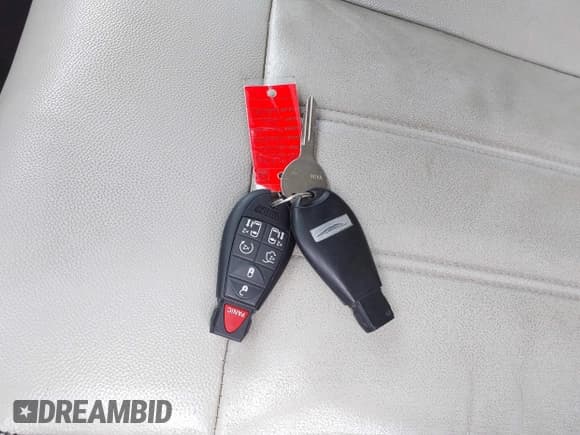 ✅ 2010 Chrysler Town & Country Touring • VIN: 2A4RR5D14AR133746 • Lot: 42116450. Listed on IAAI with 221,775 mi. Free auction sales archive from the USA and detailed vehicle history report at DreamBid. Image 11.