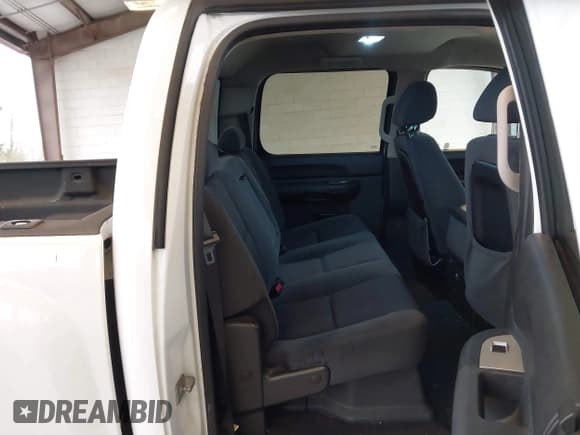 ✅ 2009 Chevrolet Silverado 1500 • VIN: 2GCFK135091126412 • Lot: 43780738. Wystawiony na IAAI z przebiegiem 136 801 mil. Bezpłatny archiwum sprzedaży aukcyjnych z USA i szczegółowy raport historii pojazdu na DreamBid. Zdjęcie 8.