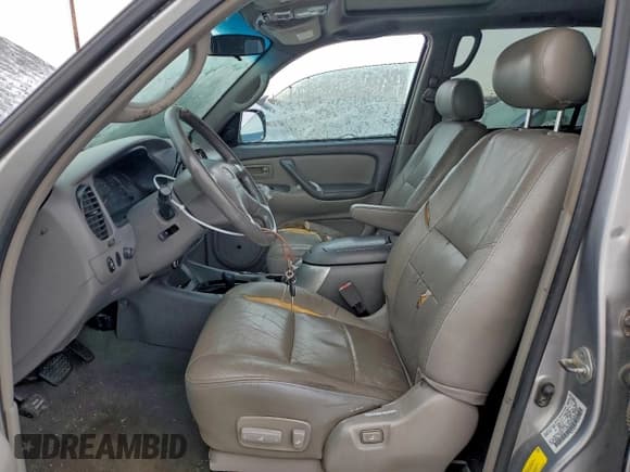 ✅ 2001 Toyota Sequoia Limited • VIN: 5TDBT48A51S032493 • Lot: 94341655. Listed on Copart with 240,596 mi. Free auction sales archive from the USA and detailed vehicle history report at DreamBid. Image 7.
