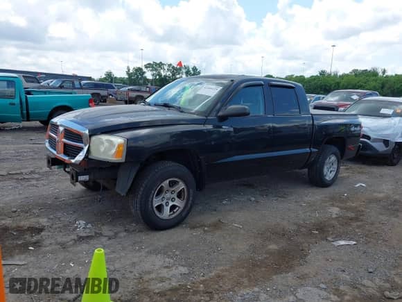 2007 Dodge Dakota SLT with VIN 1D7HW48K17S118416, listed as a IAAI auction lot 42209225 with 133,678 mi miles and . Bid and sale history available at DreamBid. Image 2.