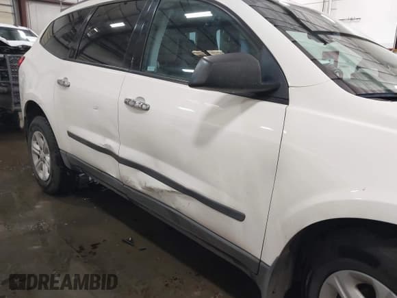 ✅ 2012 Chevrolet Traverse LS • VIN: 1GNKVEED1CJ132211 • Lot: 43566579. Wystawiony na IAAI z przebiegiem 184 191 mil. Bezpłatny archiwum sprzedaży aukcyjnych z USA i szczegółowy raport historii pojazdu na DreamBid. Zdjęcie 6.