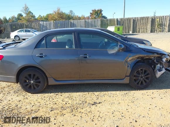 ✅ 2010 Toyota Corolla S • VIN: 1NXBU4EE9AZ182148 • Lot: 43521724. Wystawiony na IAAI z przebiegiem 238 951 mil. Bezpłatny archiwum sprzedaży aukcyjnych z USA i szczegółowy raport historii pojazdu na DreamBid. Zdjęcie 13.