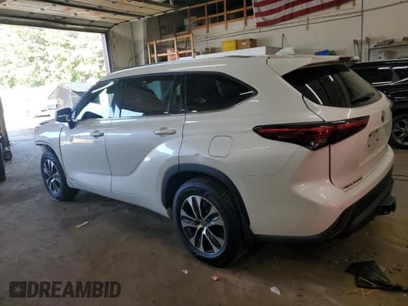 ✅ 2020 Toyota Highlander Hybrid XLE • VIN: 5TDGBRCH7LS511351 • Lot: 71827255. Listed on Copart with 67,669 mi. Free auction sales archive from the USA and detailed vehicle history report at DreamBid. Image 2.