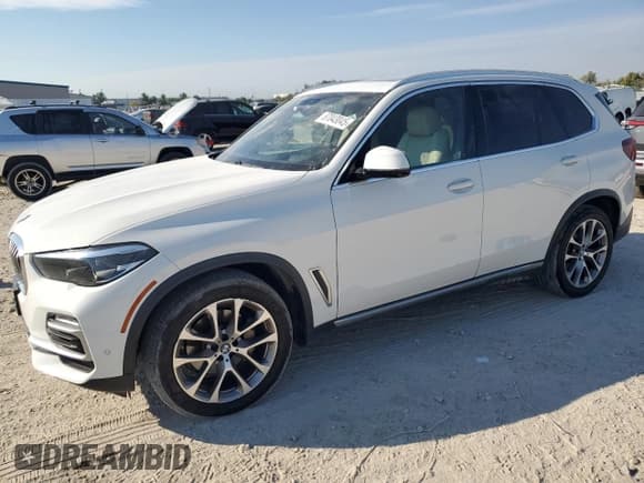 ✅ 2021 BMW X5 sDrive40i • VIN: 5UXCR4C0XM9H39546 • Лот: 87043045. Опубликован ранее на Copart с пробегом 109 781 миль. Бесплатный доступ к архиву аукционных продаж из США и подробный отчёт об истории автомобиля на DreamBid. Изображение 1.
