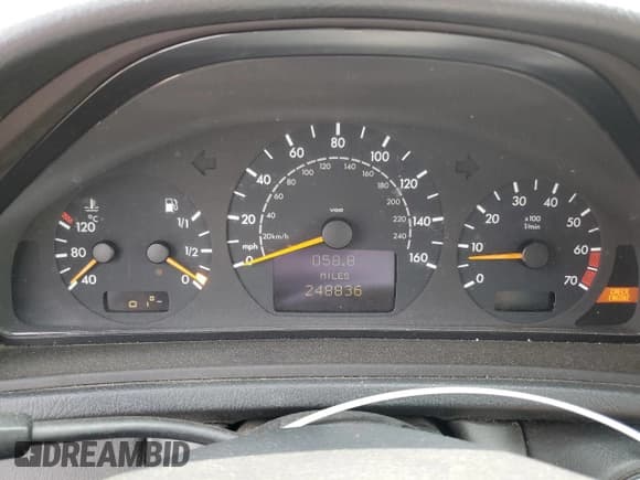 ✅ 2002 Mercedes-Benz CLK 320/430 • VIN: WDBLK65GX2T114569 • Lot: 60828245. Wystawiony na Copart z przebiegiem 248 836 mil. Bezpłatny archiwum sprzedaży aukcyjnych z USA i szczegółowy raport historii pojazdu na DreamBid. Zdjęcie 9.