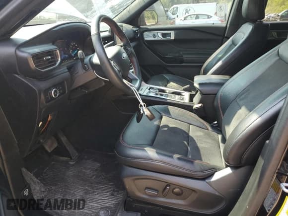 ✅ 2024 Ford Explorer ST-Line • VIN: 1FMSK8KH1RGA44898 • Lot: 66328475. Listed on Copart with 49,423 mi. Free auction sales archive from the USA and detailed vehicle history report at DreamBid. Image 7.