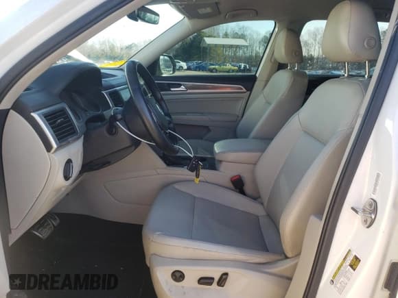 ✅ 2018 Volkswagen Atlas SE • VIN: 1V2FR2CA6JC584015 • Лот: 42130835. Опубликован ранее на Copart с пробегом 130 598 миль. Бесплатный доступ к архиву аукционных продаж из США и подробный отчёт об истории автомобиля на DreamBid. Изображение 7.