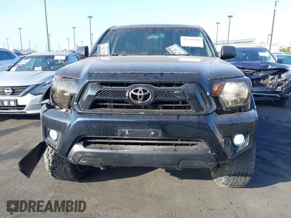 ✅ 2015 Toyota Tacoma • VIN: 5TFLU4EN3FX142632 • Lot: 41185900. Listed on IAAI with 135,963 mi. Free auction sales archive from the USA and detailed vehicle history report at DreamBid. Image 12.