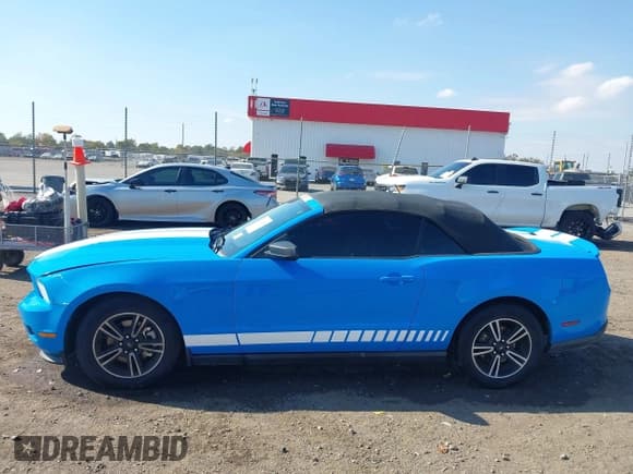 ✅ 2012 Ford Mustang Premium • VIN: 1ZVBP8EM1C5212683 • Lot: 43626569. Wystawiony na IAAI z przebiegiem 121 917 mil. Bezpłatny archiwum sprzedaży aukcyjnych z USA i szczegółowy raport historii pojazdu na DreamBid. Zdjęcie 15.