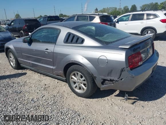 ✅ 2006 Ford Mustang Standard • VIN: 1ZVFT80NX65130436 • Lot: 43128881. Wystawiony na IAAI z przebiegiem 182 526 mil. Bezpłatny archiwum sprzedaży aukcyjnych z USA i szczegółowy raport historii pojazdu na DreamBid. Zdjęcie 3.