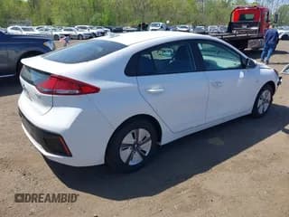 ✅ 2017 Hyundai Ioniq Blue • VIN: KMHC65LC2HU052356 • Lot: 42128416. Wystawiony na IAAI z przebiegiem 57 874 mil. Bezpłatny archiwum sprzedaży aukcyjnych z USA i szczegółowy raport historii pojazdu na DreamBid. Zdjęcie 4.