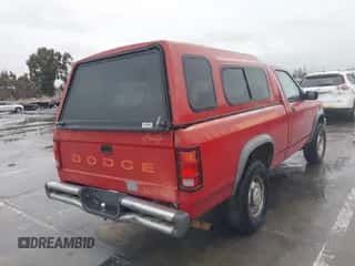 1991 Dodge Dakota z VIN 1B7GG66Y7MS210454, wystawiony jako IAAI lot #41778373 z przebiegiem 151 112 mil mil oraz . Historia ofert i sprzedaży dostępna na DreamBid. Obrazek 4.