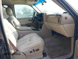 ✅ 2003 Chevrolet Suburban LT • VIN: 1GNEC16Z13J216552 • Лот: 40193670. Опубликован ранее на IAAI с пробегом 235 840 миль. Бесплатный доступ к архиву аукционных продаж из США и подробный отчёт об истории автомобиля на DreamBid. Изображение 5.