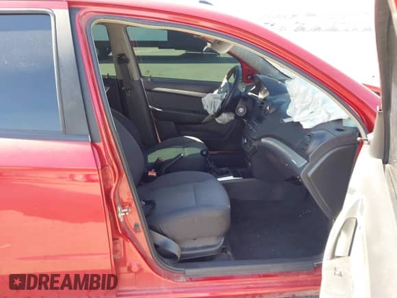 2009 Chevrolet Aveo 1LT z VIN KL1TD56E29B641418, wystawiony jako IAAI lot #43288096 z przebiegiem 114 055 mil mil oraz . Historia ofert i sprzedaży dostępna na DreamBid. Obrazek 5.