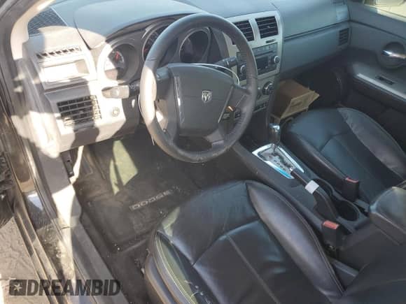 2010 Dodge Avenger R/T z VIN 1B3CC5FV1AN118908, wystawiony jako Copart lot #70855714 z przebiegiem 158 363 mil mil oraz Czysty tytuł • Clean title. Historia ofert i sprzedaży dostępna na DreamBid. Obrazek 8.