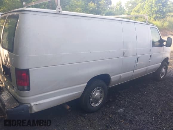 ✅ 2014 Ford Econoline Cargo Commercial • VIN: 1FTNS2EL9EDA77383 • Lot: 42289325. Wystawiony na IAAI z przebiegiem 202 645 mil. Bezpłatny archiwum sprzedaży aukcyjnych z USA i szczegółowy raport historii pojazdu na DreamBid. Zdjęcie 4.