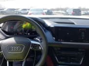 ✅ 2024 Audi RS e-tron GT • VIN: WAUBHBFW2R7900800 • Lot: 41665644. Wystawiony na IAAI z przebiegiem 9 474 mil. Bezpłatny archiwum sprzedaży aukcyjnych z USA i szczegółowy raport historii pojazdu na DreamBid. Zdjęcie 18.