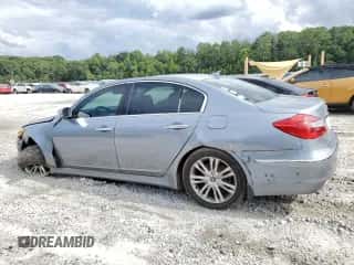 2014 Hyundai Genesis 3.8L z VIN KMHGC4DD2EU260700, wystawiony jako Copart lot #64601574 z przebiegiem 185 847 mil mil oraz Szkoda całkowita • Salvage title. Historia ofert i sprzedaży dostępna na DreamBid. Obrazek 2.