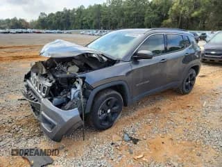 ✅ 2018 Jeep Compass Latitude • VIN: 3C4NJCBB0JT268201 • Lot: 93586975. Wystawiony na Copart z przebiegiem 62 674 mil. Bezpłatny archiwum sprzedaży aukcyjnych z USA i szczegółowy raport historii pojazdu na DreamBid. Zdjęcie 1.