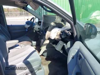 ✅ 2004 Dodge Caravan SXT • VIN: 2D4GP44L94R538104 • Lot: 43536320. Listed on IAAI with 193,505 mi. Free auction sales archive from the USA and detailed vehicle history report at DreamBid. Image 5.