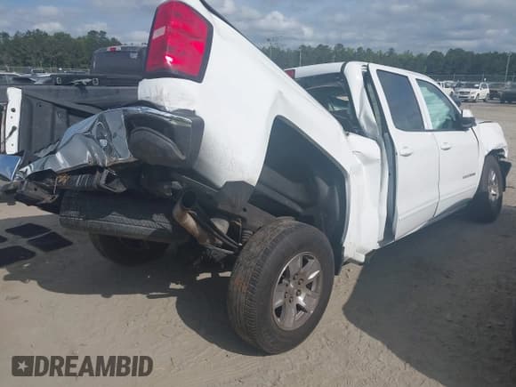 ✅ 2018 Chevrolet Silverado 1500 LT • VIN: 3GCPCREH9JG330225 • Лот: 42113448. Опубликован ранее на IAAI с пробегом 197 389 миль. Бесплатный доступ к архиву аукционных продаж из США и подробный отчёт об истории автомобиля на DreamBid. Изображение 4.