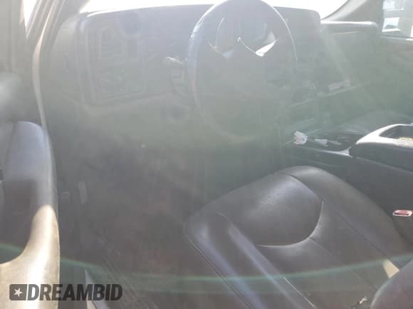 ✅ 2003 Chevrolet Silverado 1500 • VIN: 1GBJC33103F175582 • Lot: 71236915. Wystawiony na Copart z przebiegiem 145 088 mil. Bezpłatny archiwum sprzedaży aukcyjnych z USA i szczegółowy raport historii pojazdu na DreamBid. Zdjęcie 8.