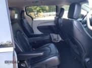 ✅ 2020 Chrysler Voyager LXi • VIN: 2C4RC1DG0LR145111 • Lot: 80729105. Wystawiony na Copart z przebiegiem 92 718 mil. Bezpłatny archiwum sprzedaży aukcyjnych z USA i szczegółowy raport historii pojazdu na DreamBid. Zdjęcie 11.