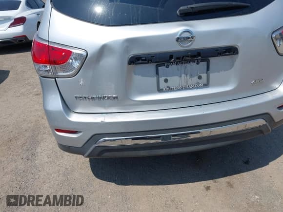 ✅ 2014 Nissan Pathfinder S • VIN: 5N1AR2MMXEC663371 • Lot: 42422226. Wystawiony na IAAI z przebiegiem 141 844 mil. Bezpłatny archiwum sprzedaży aukcyjnych z USA i szczegółowy raport historii pojazdu na DreamBid. Zdjęcie 15.