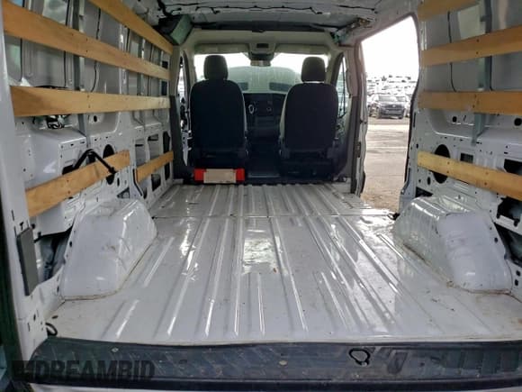 ✅ 2024 Ford Transit Cargo • VIN: 1FTBR1Y81RKA69053 • Lot: 93132695. Wystawiony na Copart z przebiegiem 17 953 mil. Bezpłatny archiwum sprzedaży aukcyjnych z USA i szczegółowy raport historii pojazdu na DreamBid. Zdjęcie 10.