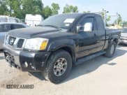 ✅ 2004 Nissan Titan SE • VIN: 1N6AA06B64N529940 • Lot: 42781549. Wystawiony na IAAI z przebiegiem 239 976 mil. Bezpłatny archiwum sprzedaży aukcyjnych z USA i szczegółowy raport historii pojazdu na DreamBid. Zdjęcie 2.