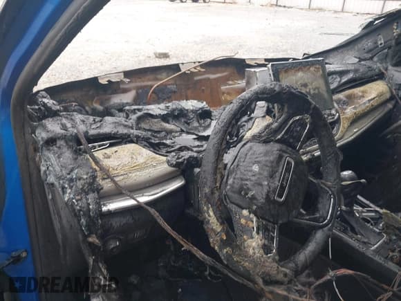 ✅ 2023 Jeep Compass (RED) Edition • VIN: 3C4NJDCN0PT564908 • Lot: 43721602. Wystawiony na IAAI z przebiegiem Nie podano. Bezpłatny archiwum sprzedaży aukcyjnych z USA i szczegółowy raport historii pojazdu na DreamBid. Zdjęcie 7.