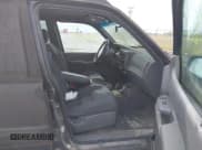 ✅ 2001 Ford Explorer Sport Trac • VIN: 1FMZU77EX1UA66700 • Lot: 43113683. Wystawiony na IAAI z przebiegiem 235 370 mil. Bezpłatny archiwum sprzedaży aukcyjnych z USA i szczegółowy raport historii pojazdu na DreamBid. Zdjęcie 5.