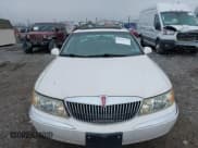 ✅ 1999 Lincoln Continental • VIN: 1LNHM97VXXY703416 • Lot: 43764277. Wystawiony na IAAI z przebiegiem 125 664 mil. Bezpłatny archiwum sprzedaży aukcyjnych z USA i szczegółowy raport historii pojazdu na DreamBid. Zdjęcie 6.