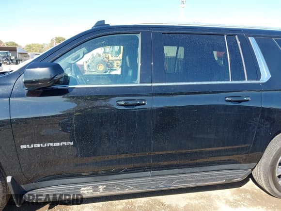 ✅ 2022 Chevrolet Suburban LT • VIN: 1GNSKCKD1NR285046 • Lot: 43532689. Listed on IAAI with 133,986 mi. Free auction sales archive from the USA and detailed vehicle history report at DreamBid. Image 15.