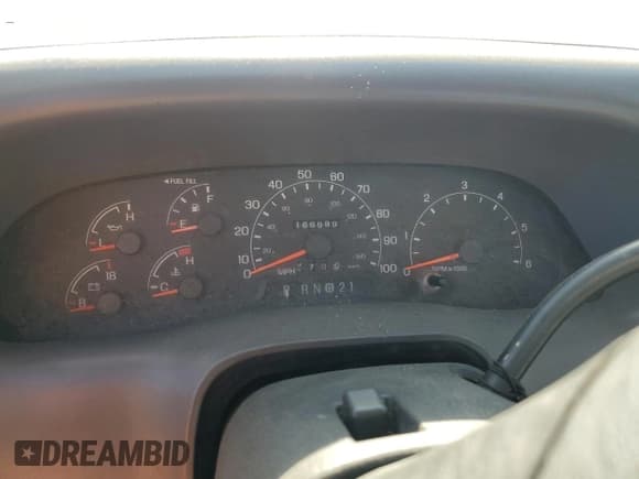 ✅ 2001 Ford F-250 • VIN: 1FTNF21S31EA76235 • Lot: 48238753. Wystawiony na Copart z przebiegiem 166 989 mil. Bezpłatny archiwum sprzedaży aukcyjnych z USA i szczegółowy raport historii pojazdu na DreamBid. Zdjęcie 9.