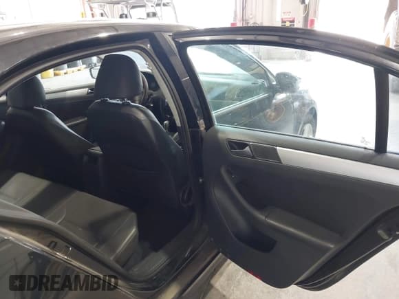 ✅ 2011 Volkswagen Jetta TDI • VIN: 3VWLL7AJ5BM128218 • Lot: 42250334. Listed on IAAI with 184,169 mi. Free auction sales archive from the USA and detailed vehicle history report at DreamBid. Image 8.