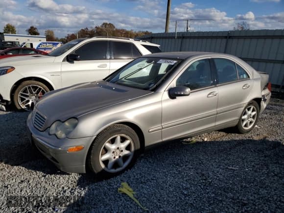 ✅ 2004 Mercedes-Benz C 240 • VIN: WDBRF81J14F463231 • Lot: 77785464. Wystawiony na Copart z przebiegiem 121 723 mil. Bezpłatny archiwum sprzedaży aukcyjnych z USA i szczegółowy raport historii pojazdu na DreamBid. Zdjęcie 1.