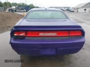 ✅ 2013 Dodge Challenger R/T Classic • VIN: 2C3CDYBT0DH671598 • Lot: 42304053. Wystawiony na IAAI z przebiegiem 89 850 mil. Bezpłatny archiwum sprzedaży aukcyjnych z USA i szczegółowy raport historii pojazdu na DreamBid. Zdjęcie 16.