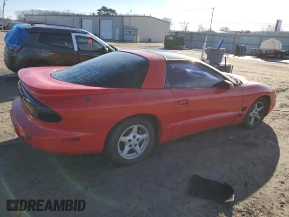 ✅ 1998 Pontiac Firebird Firebird • VIN: 2G2FS22KXW2227724 • Лот: 88594935. Опубликован ранее на Copart с пробегом 113 758 миль. Бесплатный доступ к архиву аукционных продаж из США и подробный отчёт об истории автомобиля на DreamBid. Изображение 3.
