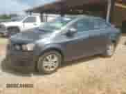 2012 Chevrolet Sonic LT z VIN 1G1JC5SB3C4216292, wystawiony jako Copart lot #57061465 z przebiegiem 56 675 mil mil oraz Szkoda całkowita • Salvage title. Historia ofert i sprzedaży dostępna na DreamBid. Obrazek 1.