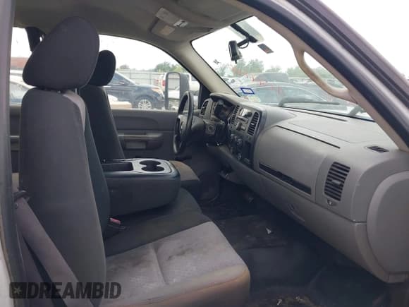 ✅ 2009 Chevrolet Silverado 2500HD Work Truck • VIN: 1GCHC49K79E156509 • Lot: 42566650. Wystawiony na IAAI z przebiegiem 218 736 mil. Bezpłatny archiwum sprzedaży aukcyjnych z USA i szczegółowy raport historii pojazdu na DreamBid. Zdjęcie 5.