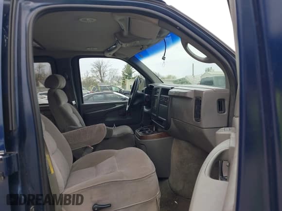 ✅ 2004 Chevrolet Express Passenger • VIN: 1GBFG15T441159106 • Lot: 41999210. Listed on IAAI with 245,286 mi. Free auction sales archive from the USA and detailed vehicle history report at DreamBid. Image 5.