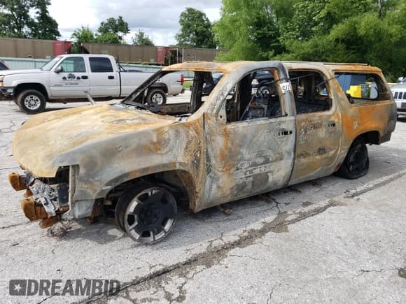 ✅ 2008 Chevrolet Suburban 1LT • VIN: 1GNFK16328J224136 • Lot: 60816775. Wystawiony na Copart z przebiegiem Nie podano. Bezpłatny archiwum sprzedaży aukcyjnych z USA i szczegółowy raport historii pojazdu na DreamBid. Zdjęcie 1.